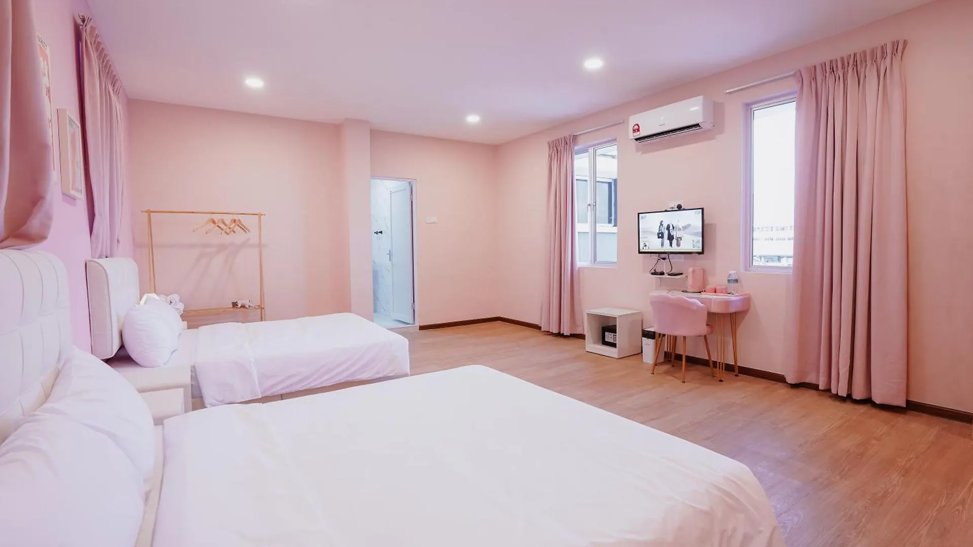 Pink Cabana Hotel George Town Hostel