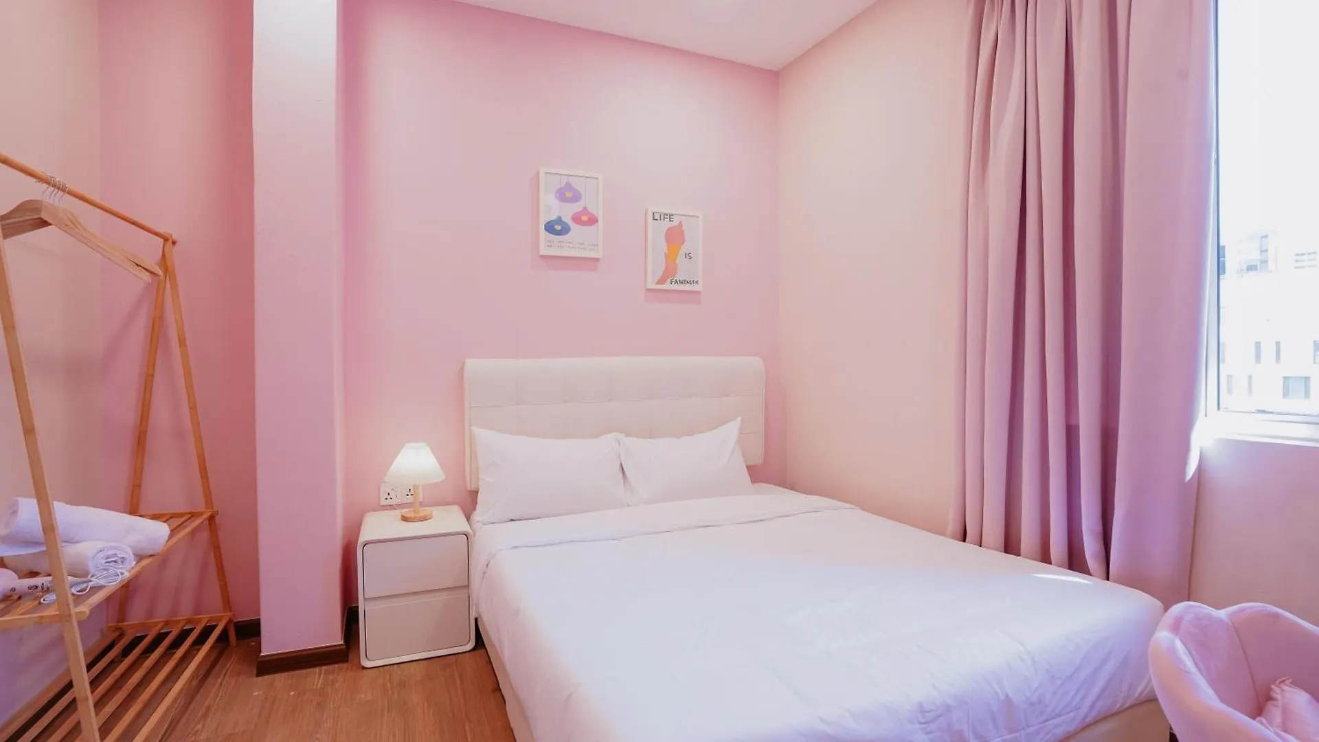 Pink Cabana Hotel George Town Hostel